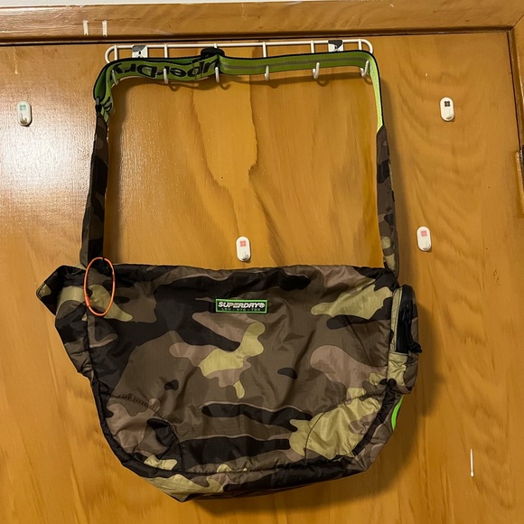SUPERDRY CAMO BAG - Picture 1 of 6